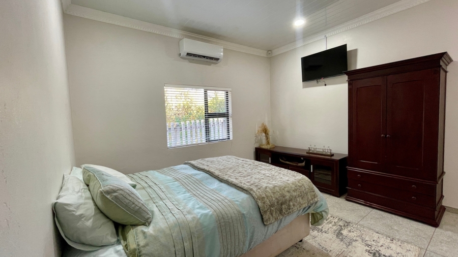 To Let 6 Bedroom Property for Rent in Wilkoppies North West
